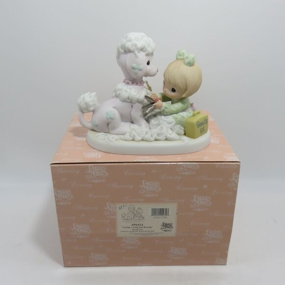 PRECIOUS MOMENTS "Loving Caring And Shearing" 2001 Special Issue Figurine - Picture 2 of 11